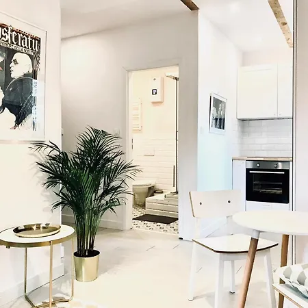 Klaus Kinski Apartment *